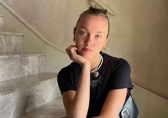 sofia-sola