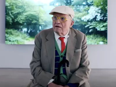 As� recordamos a David Hockney, el genio que revolucion� el arte moderno.