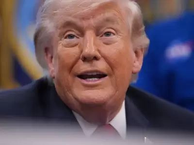 Trump anticipa un hist�rico acuerdo para terminar la guerra con Ir�n este fin de semana, pero el gobierno de Teher�n niega que el pacto est� cerrado.