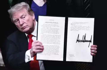 firma-grande-de-donald-trump