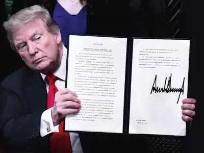 firma-grande-de-donald-trump