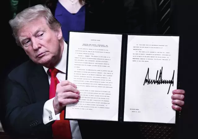 firma-grande-de-donald-trump