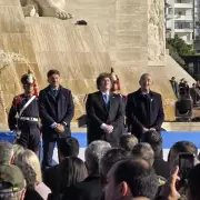 Javier Milei encabez� el acto central por el D�a de la Bandera en Rosario bajo una fuerte mirada pol�tica