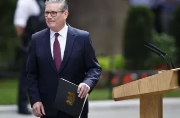 Inesperada renuncia de Keir Starmer.