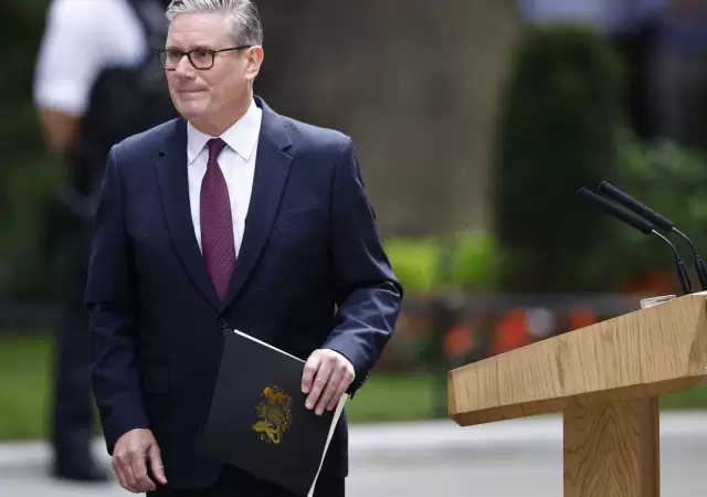 Inesperada renuncia de Keir Starmer.