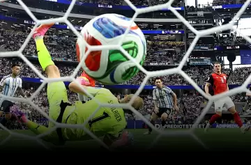 Argentina le gan� por 2-0 a Austria con doblete de Lionel Messi en el Dallas Stadium.