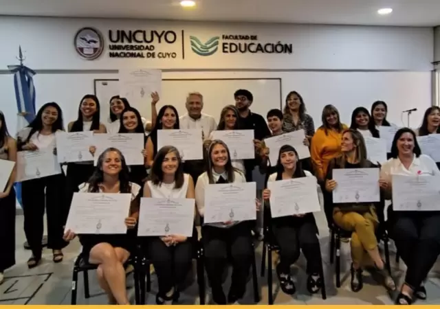 La flexibilizaci�n de los planes de estudio y la modalidad de cursado h�brido fueron las claves de la UNCuyo para sostener la matr�cula en un a�o comp