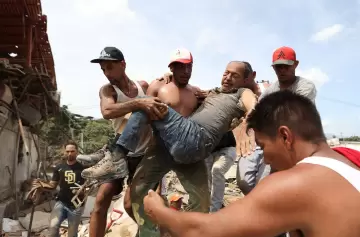 Ya son 235 los muertos por el terremoto en Venezuela y una nueva r�plica siembra el p�nico de madrugada