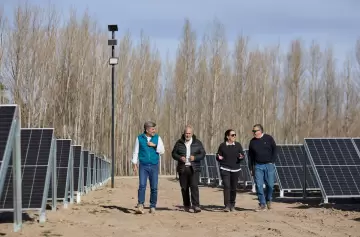 En el parque hubo una inversi�n de $410 millones, cuenta con 500 paneles solares de 550 watts pico,