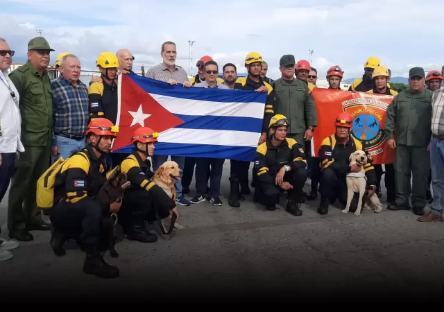 La llegada de rescatistas cubanos refuerza la hist�rica alianza geopol�tica con el chavismo.