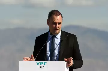 Manuel Adorni renuncia a YPF tras el esc�ndalo en Jefatura de Gabinete