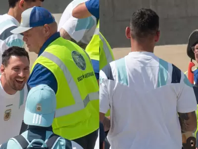 Una agente de seguridad revis� el equipaje del defensor en Miami y la reacci�n de Messi se volvi� viral en las redes.