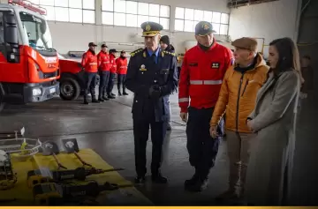 Defensa Civil y Bomberos de Mendoza recibieron tecnolog�a de punta valuada en 300 millones de pesos para emergencias de alta complejidad.