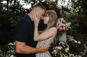 Taylor Swift y Travis Kelce sellaron su amor en una exclusiva ceremonia en Nueva York.