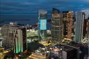 Torre Macro: el edificio se viste con la bandera argentina m�s grande del pa�s