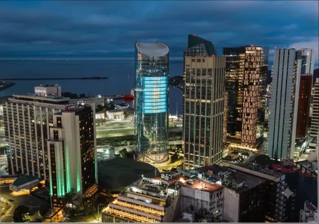 Torre Macro: el edificio se viste con la bandera argentina m�s grande del pa�s