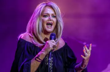 Adi�s a Bonnie Tyler: la apasionante y humilde historia detr�s de la mujer que nos regal� un "Eclipse total del coraz�n".