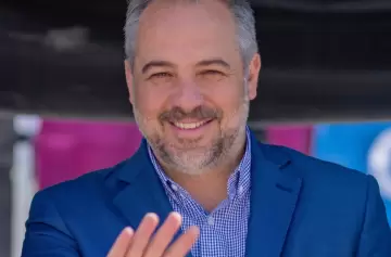 El Municipio de Maip� congel� sueldos de funcionarios y recort� un 20% de cargos pol�ticos.