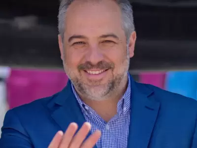 El Municipio de Maip� congel� sueldos de funcionarios y recort� un 20% de cargos pol�ticos.