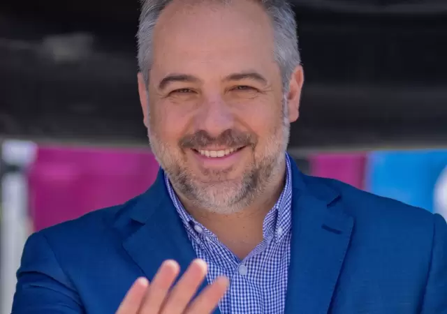 El Municipio de Maip� congel� sueldos de funcionarios y recort� un 20% de cargos pol�ticos.