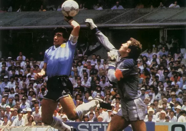 Pelota de Maradona del Mundial 86 sale a subasta millonaria