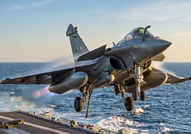 Analizamos el rol estrat�gico y la tecnolog�a del caza franc�s dise�ado para portaaviones.