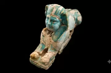 Descubren una ciudad oculta y una tumba de 3.000 a�os en Egipto con piezas de oro y murales intactos.
