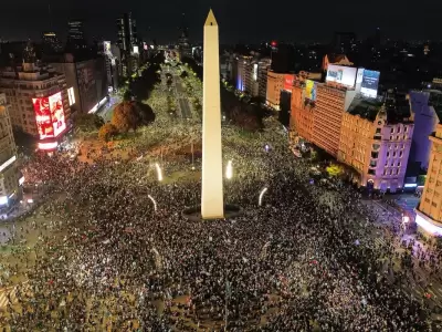 El pa�s se junt� en lugares emblem�ticos para festejar