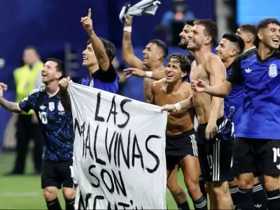 Multa de FIFA a Argentina por cartel sobre Malvinas.