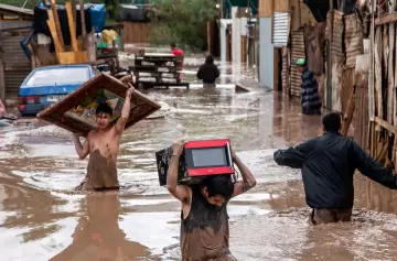 Alerta m�xima en Chile: el peor temporal en dos d�cadas deja muertos, destrozos y miles sin luz.