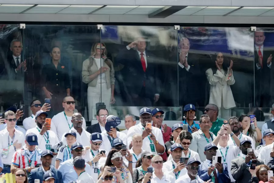 Momento del Himno de Estados Unidos, donde se vio a Donald Trump junto a Gianni Infantino.