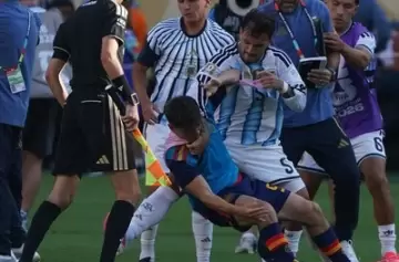 Paredes fue expulsado al t�rmino del partido