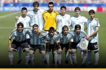 El plantel conducido por Hugo Tocalli celebra la sexta copa del mundo juvenil en la historia del f�tbol argentino.