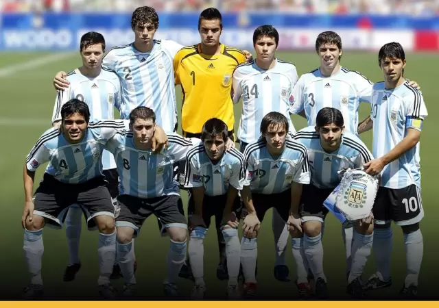 El plantel conducido por Hugo Tocalli celebra la sexta copa del mundo juvenil en la historia del f�tbol argentino.