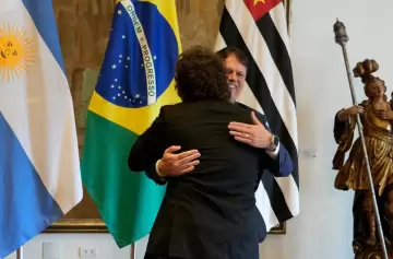 Milei fue condecorado en Brasil tras exponer su plan econ�mico