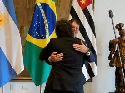 Milei fue condecorado en Brasil tras exponer su plan econ�mico