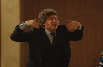 Javier Milei arengando al p�blico que fue a verlo